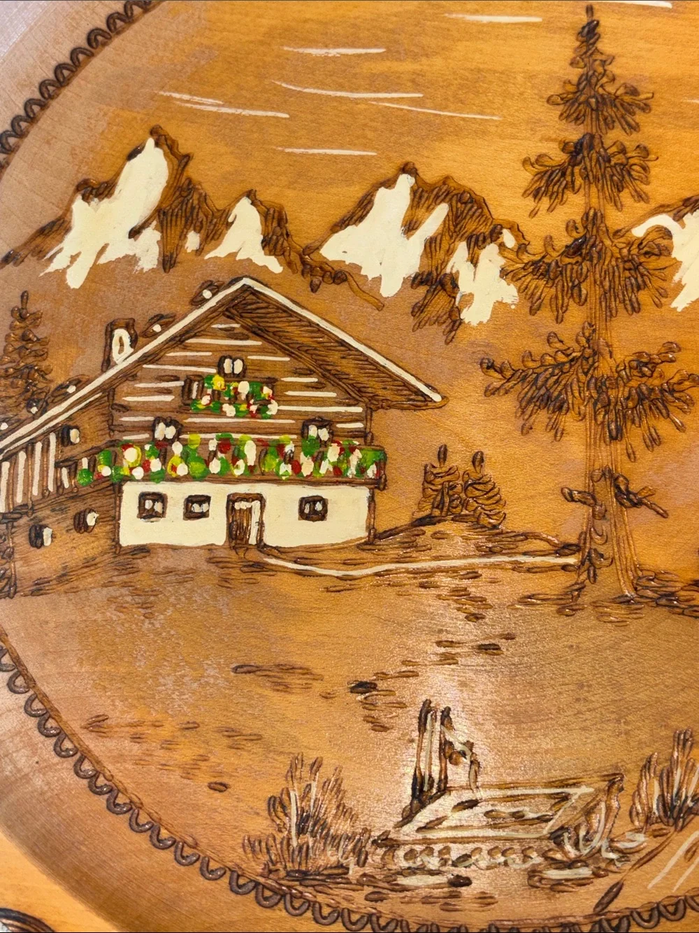 EUC VINTAGE Set of three hand-painted wooden souvenir wall plates featuring Al